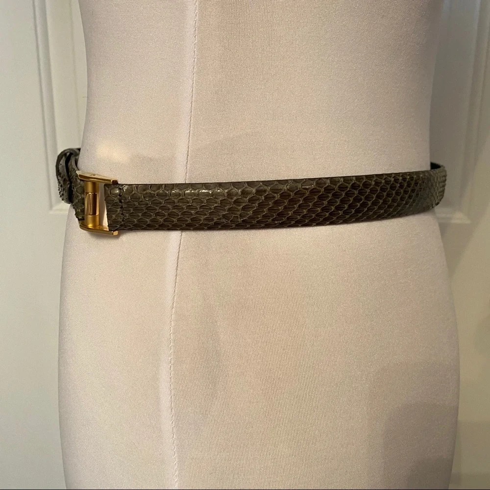CARLISLE BELT SKINNY GRAY SNAKESKIN GOLD TONE BUCKLE Size M
